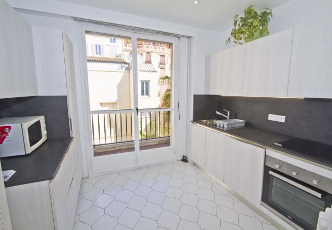 Apartment in Nice - CARIATIDES PROMENADE SEA VIEW Apartment in Nice - CARIATIDES PROMENADE SEA VIEW