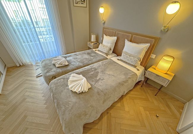 Apartment in Nice - Sea Front Condo Promenade Apartment in Nice - Sea Front Condo Promenade