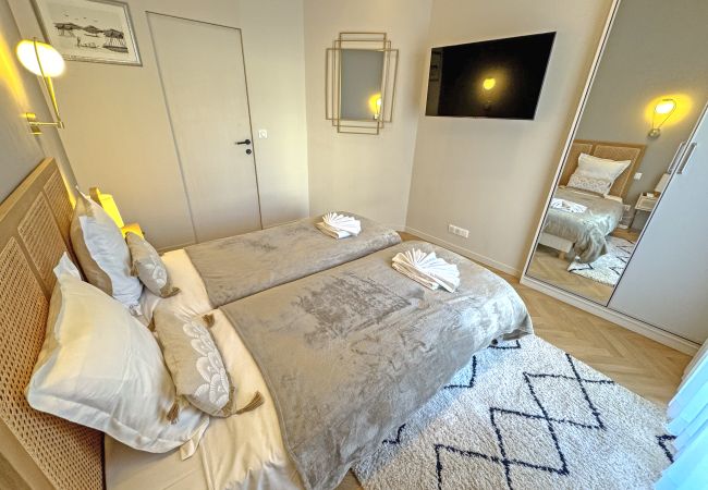 Apartment in Nice - Sea Front Condo Promenade Apartment in Nice - Sea Front Condo Promenade
