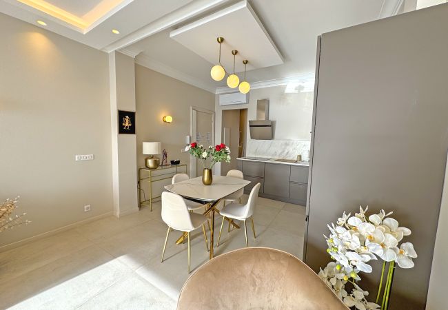 Apartment in Nice - Sea Front Condo Promenade Apartment in Nice - Sea Front Condo Promenade