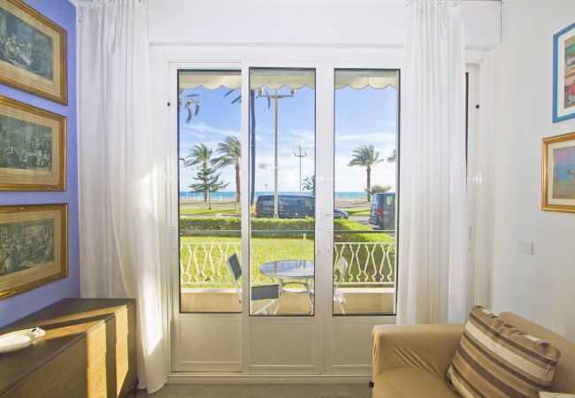 Apartment in Nice - Garden Floor Condo with Promenade Sea View Apartment in Nice - Garden Floor Condo with Promenade Sea View