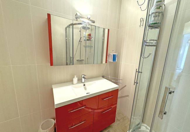 Apartment in Nice - Waterfront home with stunning panoramic outlook Apartment in Nice - Waterfront home with stunning panoramic outlook