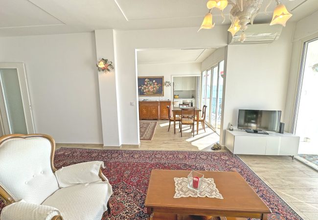 Apartment in Nice - Waterfront home with stunning panoramic outlook Apartment in Nice - Waterfront home with stunning panoramic outlook