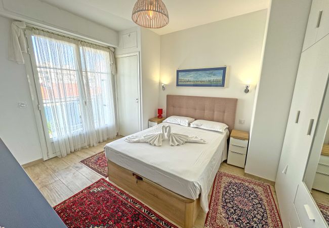Apartment in Nice - Waterfront home with stunning panoramic outlook Apartment in Nice - Waterfront home with stunning panoramic outlook