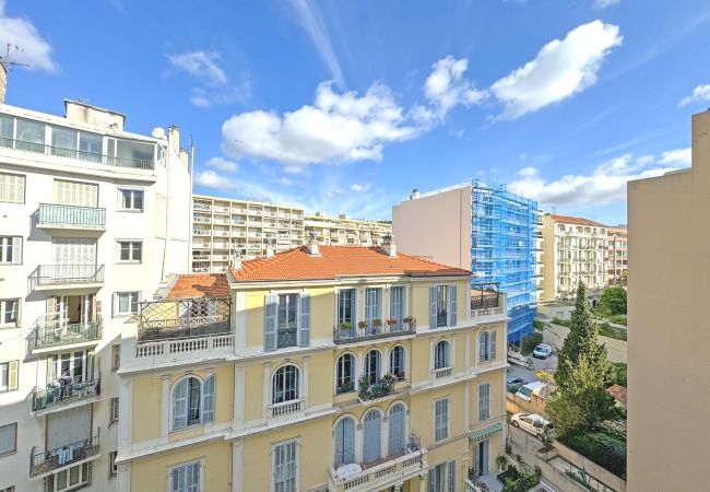 Apartment in Nice - Waterfront home with stunning panoramic outlook Apartment in Nice - Waterfront home with stunning panoramic outlook