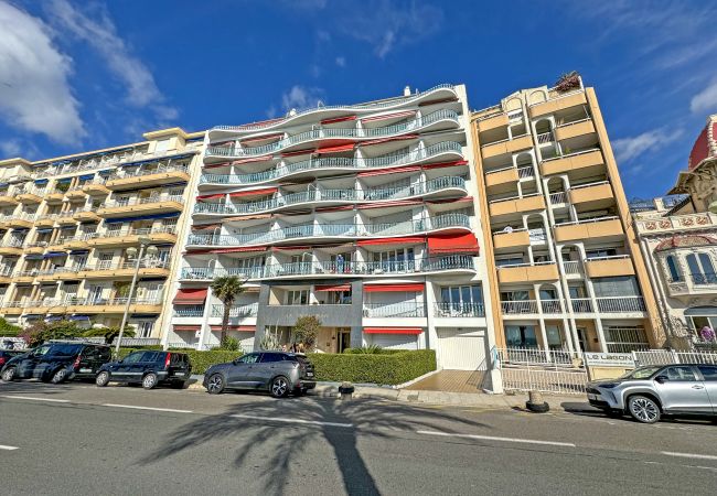 Apartment in Nice - Waterfront home with stunning panoramic outlook Apartment in Nice - Waterfront home with stunning panoramic outlook