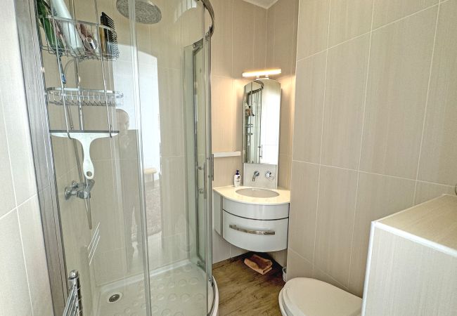 Apartment in Nice - Waterfront home with stunning panoramic outlook Apartment in Nice - Waterfront home with stunning panoramic outlook
