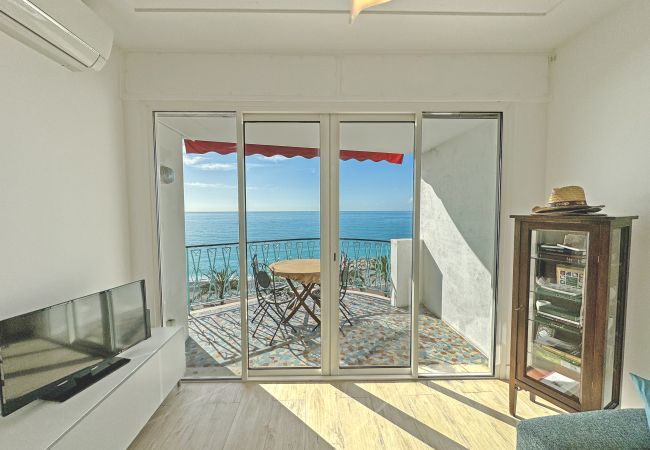 Apartment in Nice - Waterfront home with stunning panoramic outlook Apartment in Nice - Waterfront home with stunning panoramic outlook