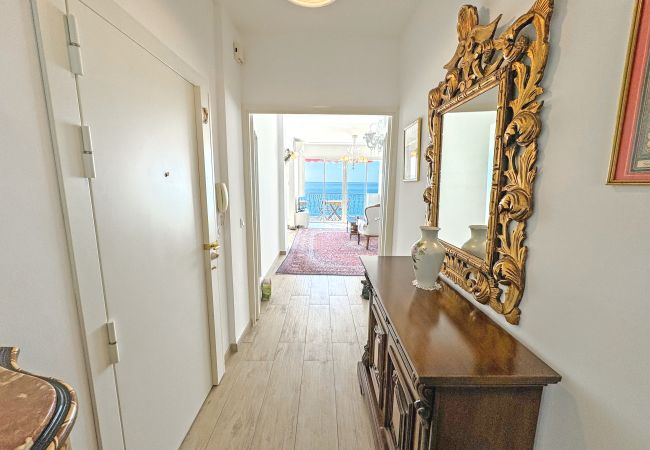 Apartment in Nice - Waterfront home with stunning panoramic outlook Apartment in Nice - Waterfront home with stunning panoramic outlook
