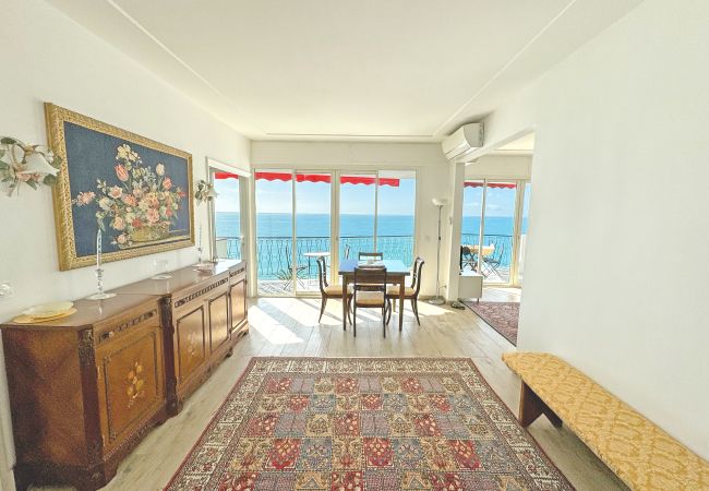 Apartment in Nice - Waterfront home with stunning panoramic outlook Apartment in Nice - Waterfront home with stunning panoramic outlook