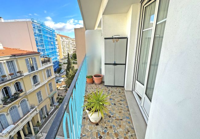 Apartment in Nice - Waterfront home with stunning panoramic outlook Apartment in Nice - Waterfront home with stunning panoramic outlook