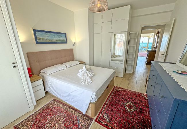 Apartment in Nice - Waterfront home with stunning panoramic outlook Apartment in Nice - Waterfront home with stunning panoramic outlook
