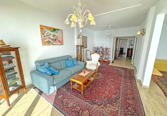 Apartment in Nice - Waterfront home with stunning panoramic outlook Apartment in Nice - Waterfront home with stunning panoramic outlook
