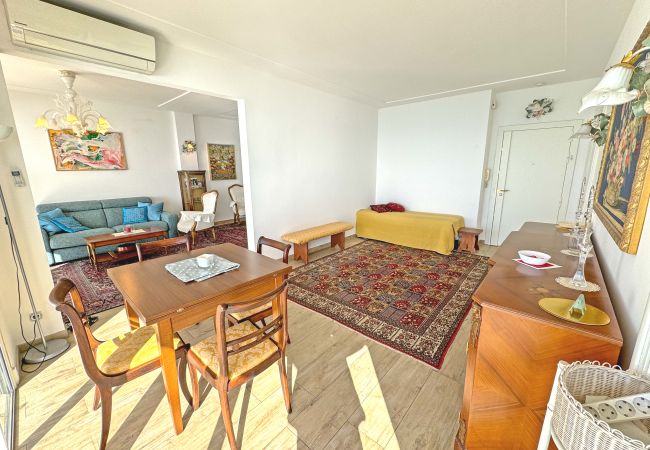 Apartment in Nice - Waterfront home with stunning panoramic outlook Apartment in Nice - Waterfront home with stunning panoramic outlook