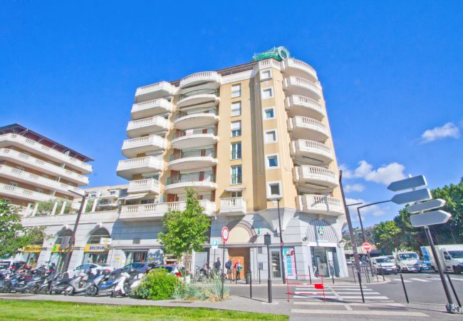 Apartment in Nice - Elegant Apartment with Sea View and Swimming pool Apartment in Nice - Elegant Apartment with Sea View and Swimming pool