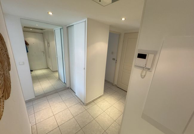 Apartment in Nice - Elegant Apartment with Sea View and Swimming pool Apartment in Nice - Elegant Apartment with Sea View and Swimming pool