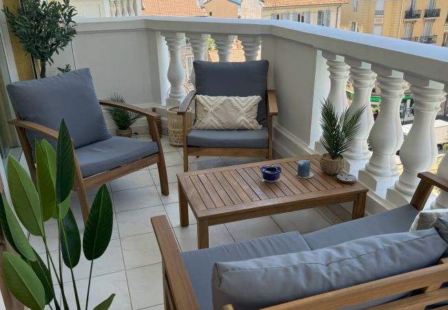 Apartment in Nice - Elegant Apartment with Sea View and Swimming pool Apartment in Nice - Elegant Apartment with Sea View and Swimming pool