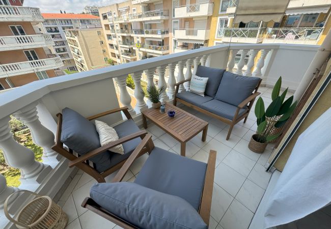 Apartment in Nice - Elegant Apartment with Sea View and Swimming pool Apartment in Nice - Elegant Apartment with Sea View and Swimming pool