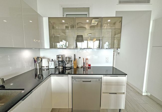 Apartment in Nice - Gorgeous Oceanfront Apartment Promenade Apartment in Nice - Gorgeous Oceanfront Apartment Promenade