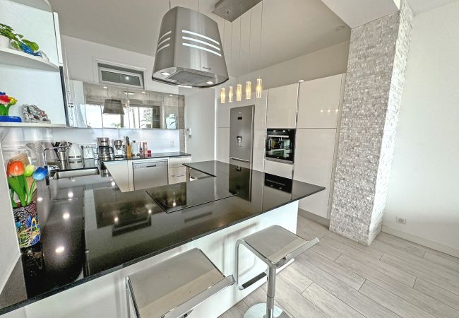 Apartment in Nice - Gorgeous Oceanfront Apartment Promenade Apartment in Nice - Gorgeous Oceanfront Apartment Promenade