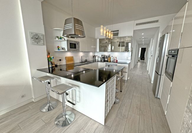 Apartment in Nice - Gorgeous Oceanfront Apartment Promenade Apartment in Nice - Gorgeous Oceanfront Apartment Promenade