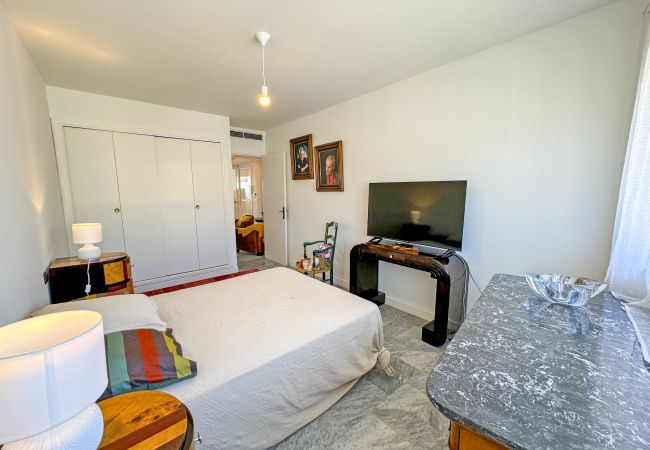 Apartment in Nice - Breathtaking Rooftop Experience on Promenade Apartment in Nice - Breathtaking Rooftop Experience on Promenade