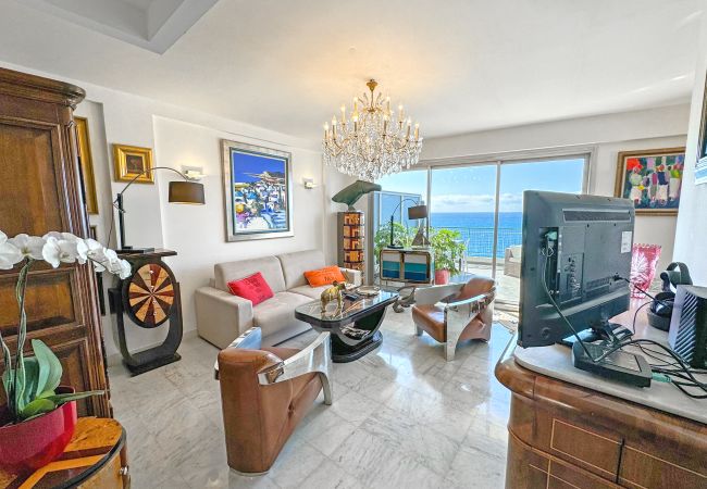 Apartment in Nice - Breathtaking Rooftop Experience on Promenade Apartment in Nice - Breathtaking Rooftop Experience on Promenade