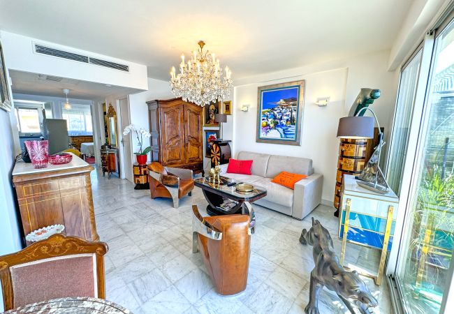 Apartment in Nice - Breathtaking Rooftop Experience on Promenade Apartment in Nice - Breathtaking Rooftop Experience on Promenade