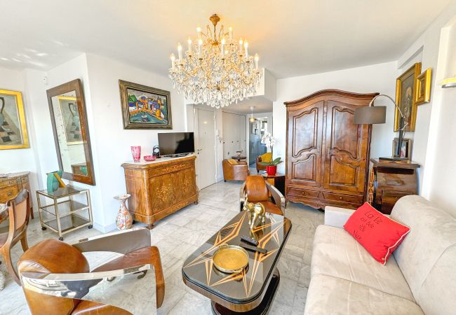 Apartment in Nice - Breathtaking Rooftop Experience on Promenade Apartment in Nice - Breathtaking Rooftop Experience on Promenade