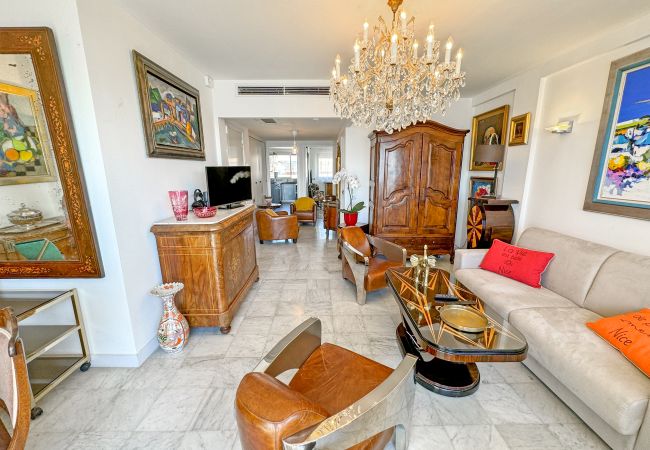 Apartment in Nice - Breathtaking Rooftop Experience on Promenade Apartment in Nice - Breathtaking Rooftop Experience on Promenade