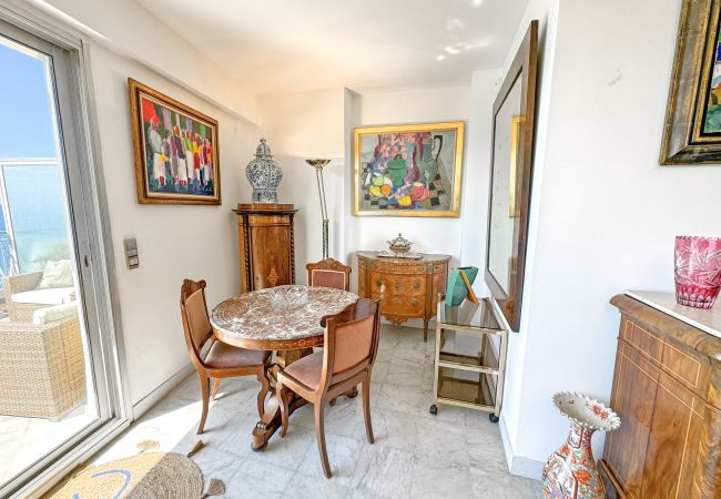 Apartment in Nice - Breathtaking Rooftop Experience on Promenade Apartment in Nice - Breathtaking Rooftop Experience on Promenade