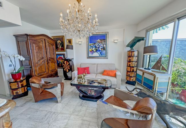 Apartment in Nice - Breathtaking Rooftop Experience on Promenade Apartment in Nice - Breathtaking Rooftop Experience on Promenade