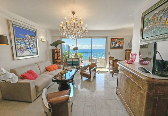 Apartment in Nice - Breathtaking Rooftop Experience on Promenade Apartment in Nice - Breathtaking Rooftop Experience on Promenade