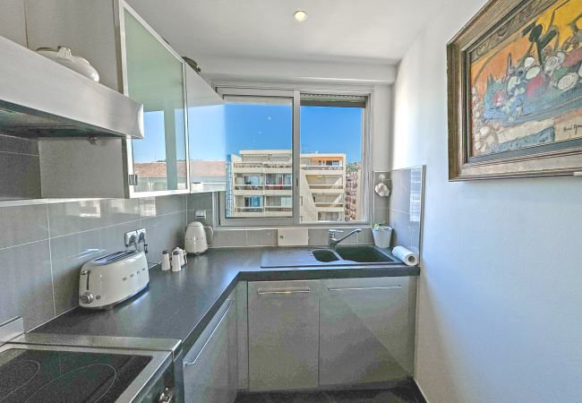 Apartment in Nice - Breathtaking Rooftop Experience on Promenade Apartment in Nice - Breathtaking Rooftop Experience on Promenade