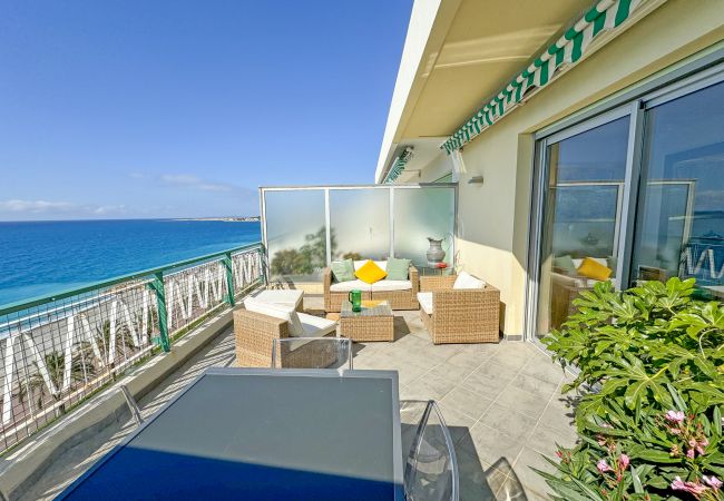 Apartment in Nice - Breathtaking Rooftop Experience on Promenade Apartment in Nice - Breathtaking Rooftop Experience on Promenade