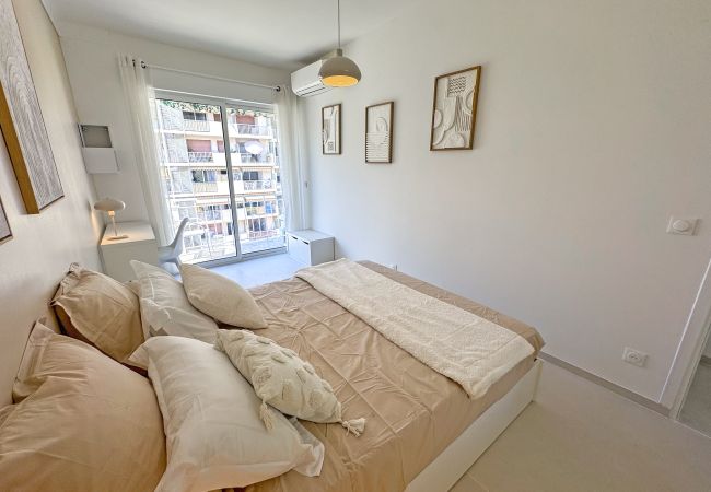 Apartment in Nice - Nice Seaview Loft Promenade Apartment in Nice - Nice Seaview Loft Promenade
