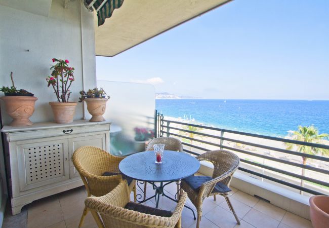 Appartement à Nice - BEACHSIDE SUITE PANORAMIC PROMENADE Appartement à Nice - BEACHSIDE SUITE PANORAMIC PROMENADE