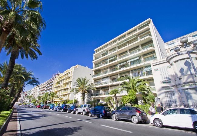 Appartement à Nice - BEACHSIDE SUITE PANORAMIC PROMENADE Appartement à Nice - BEACHSIDE SUITE PANORAMIC PROMENADE