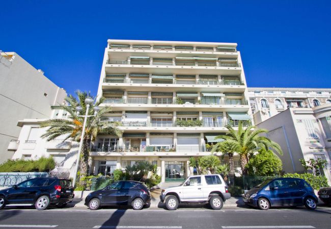 Appartement à Nice - BEACHSIDE SUITE PANORAMIC PROMENADE Appartement à Nice - BEACHSIDE SUITE PANORAMIC PROMENADE