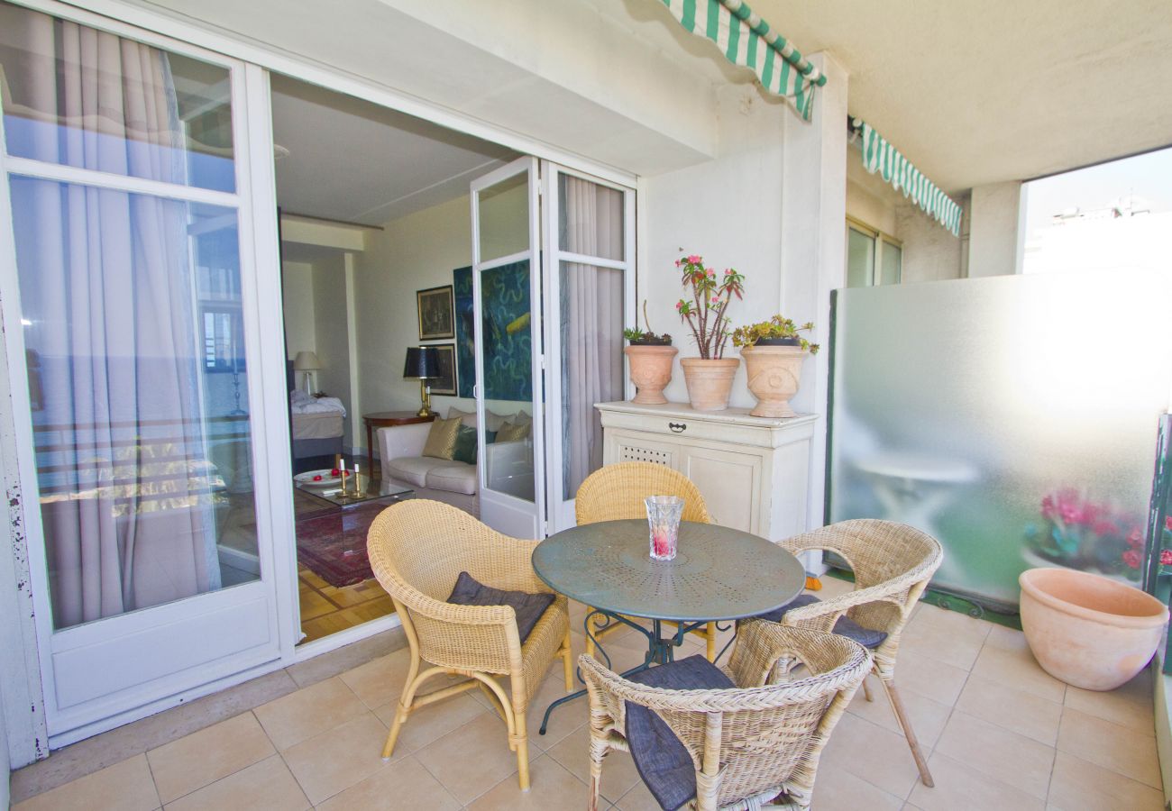 Appartement à Nice - BEACHSIDE SUITE PANORAMIC PROMENADE Appartement à Nice - BEACHSIDE SUITE PANORAMIC PROMENADE