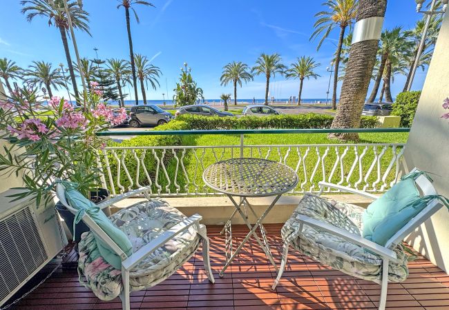 Appartement à Nice - Rare Seafront Garden Apartment on Promenade