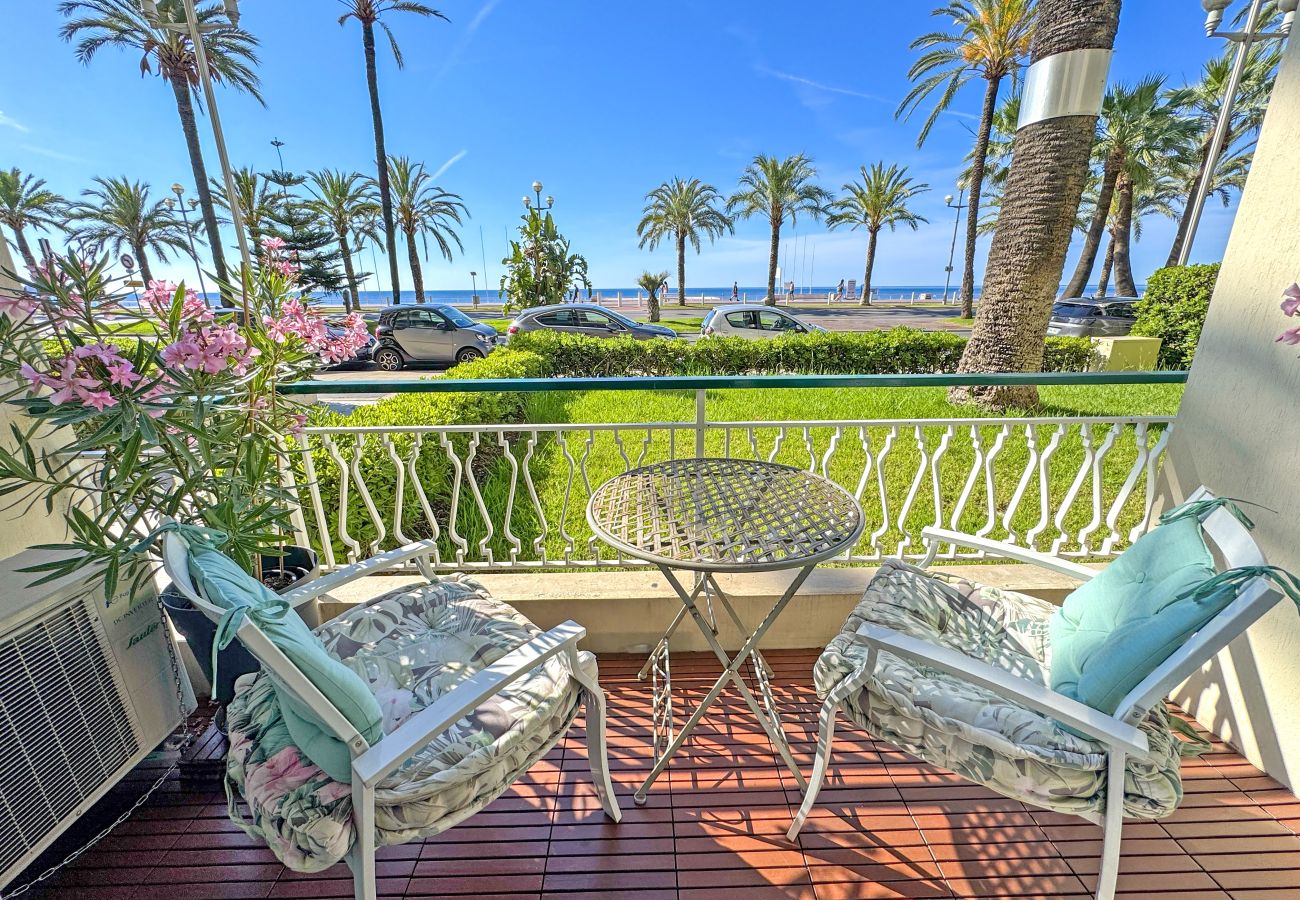 Appartement à Nice - Rare Seafront Garden Apartment on Promenade