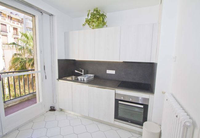 Апартаменты на Nice - CARIATIDES PROMENADE SEA VIEW Апартаменты на Nice - CARIATIDES PROMENADE SEA VIEW