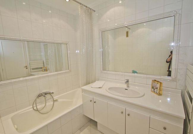 Апартаменты на Nice - CARIATIDES PROMENADE SEA VIEW Апартаменты на Nice - CARIATIDES PROMENADE SEA VIEW