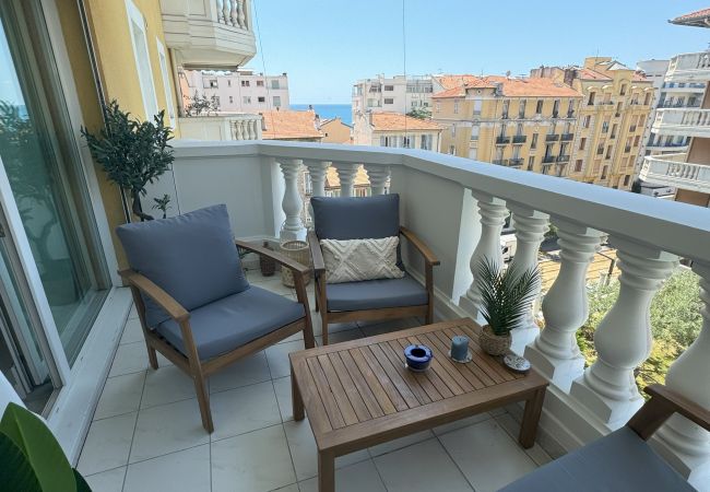 Апартаменты на Nice - Elegant Apartment with Sea View and Swimming pool
